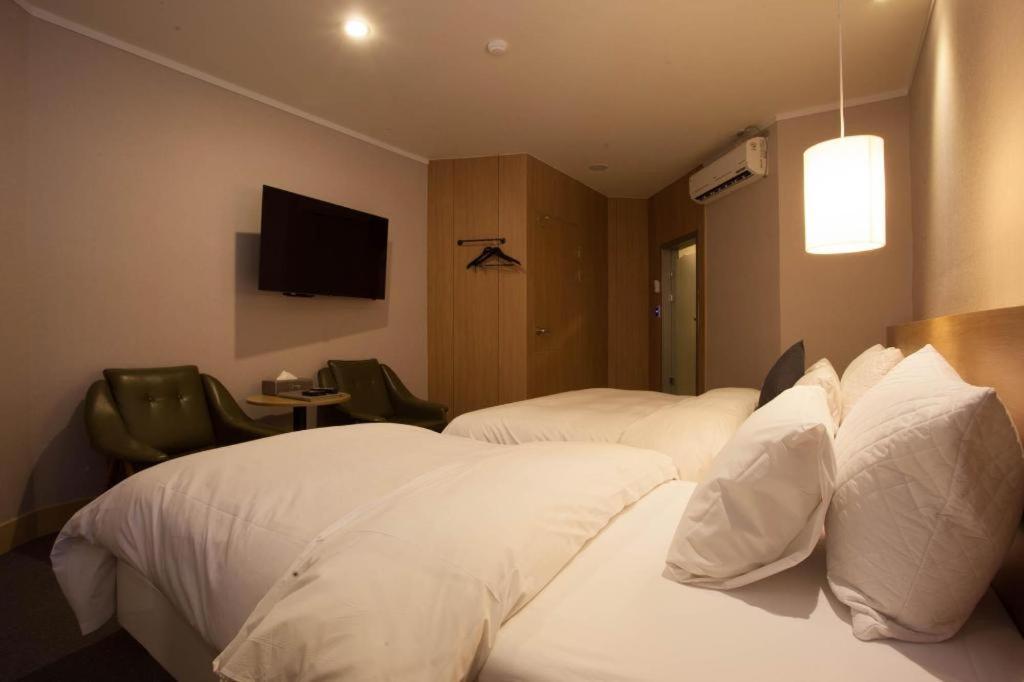 Centralperson Pyeongtaek Hotel Esterno foto